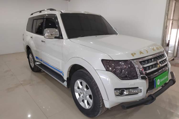 Used Mitsubishi Pajero 2015 3.0L Automatic Elite Plus Version China V Standard