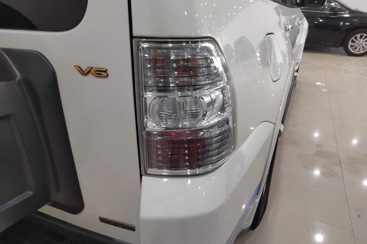 Used Mitsubishi Pajero 2015 3.0L Automatic Elite Plus Version China V Standard