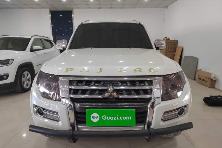 Used Mitsubishi Pajero 2015 3.0L Automatic Elite Plus Version China V Standard