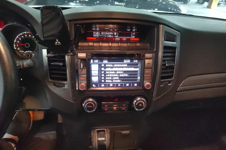 Used Mitsubishi Pajero 2015 3.0L Automatic Elite Plus Version China V Standard