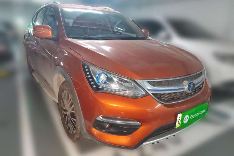 Used BYD Song New Energy 2017 Song DM 1.5TID All-Wheel Drive Luxury Model Front Right 45 Deg