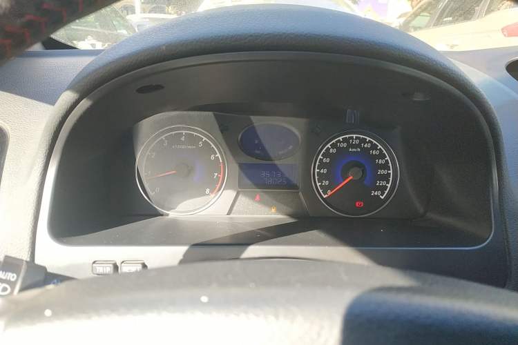 Used Geely Auto Classic Emgrand 2013 Hatchback 1.5L Manual Luxury Model
