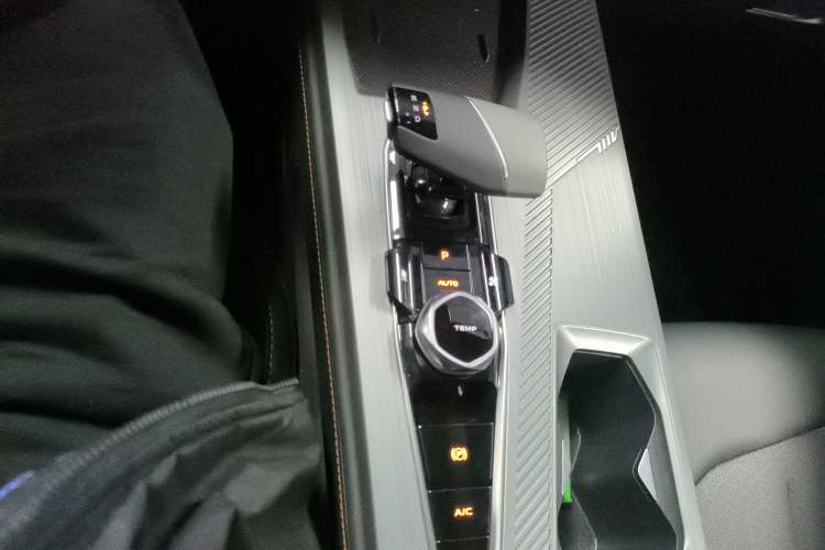 Used Oshan Z6 New Energy 2023 ZhiDian iDD 150KM Flagship PLUS Smart Parking Edition