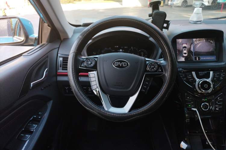 Used BYD Qin New Energy 2014 1.5T Cool Black Knight Flagship Model
