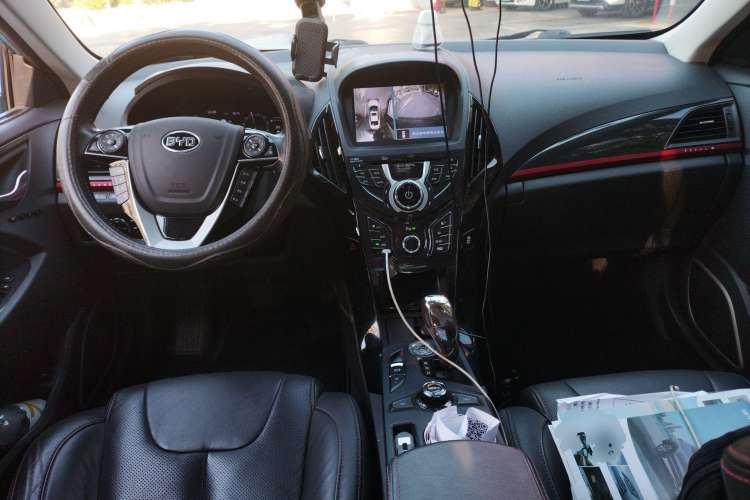 Used BYD Qin New Energy 2014 1.5T Cool Black Knight Flagship Model
