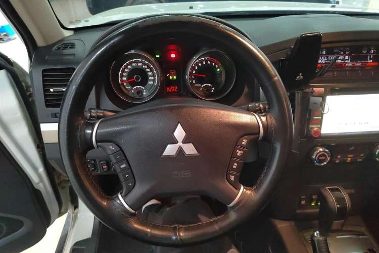 Used Mitsubishi Pajero 2015 3.0L Automatic Elite Plus Version China V Standard