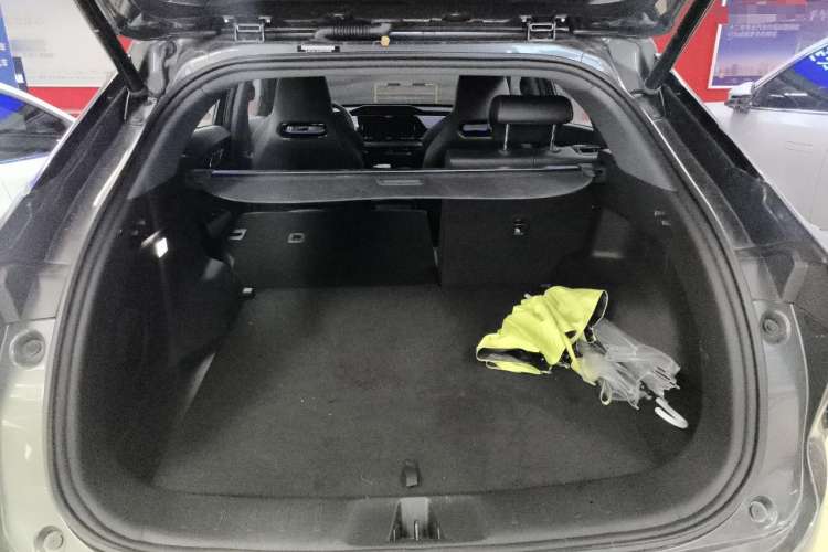 Used Oshan Z6 New Energy 2023 ZhiDian iDD 150KM Flagship PLUS Smart Parking Edition