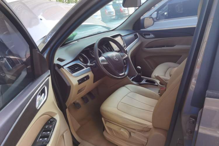 Used Baojun 730 2016 Revised 1.5L Manual Standard Version 7 Seats China V Emission Standard