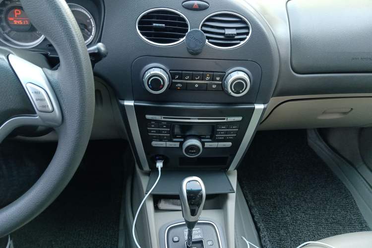 Used Soueast V3 Lingyue 2011 1.5L CVT Flagship Edition