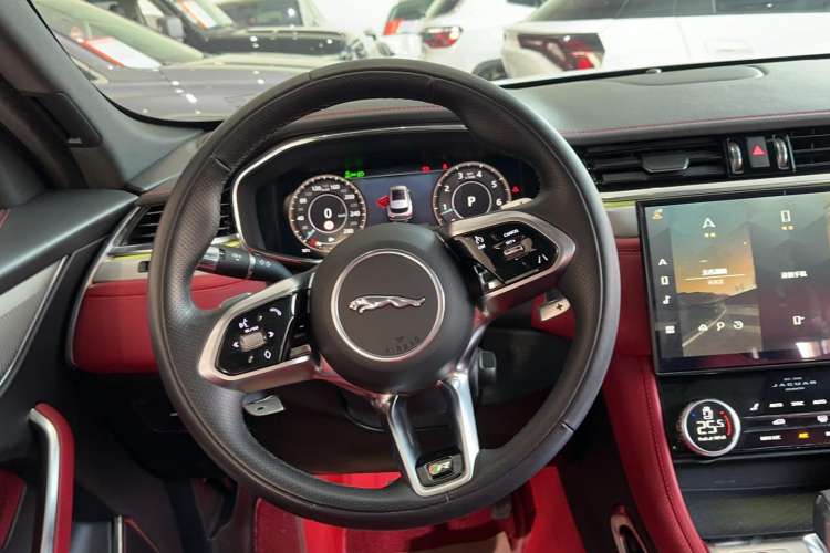 Used Jaguar F-PACE 2021 250 PS R-Dynamic S
