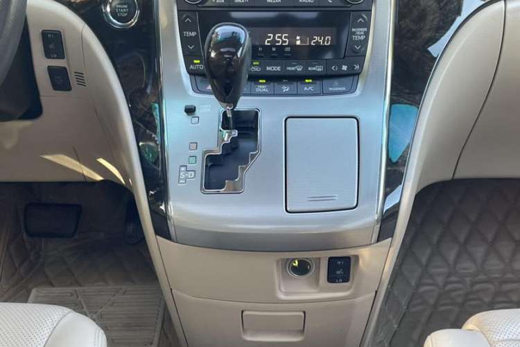 Used Toyota Alphard 2012 3.5L Luxury Edition
