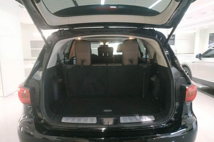 Used Infiniti QX60 2016 2.5 S/C Hybrid Two-Wheel-Drive Excellence Edition China V Standard
