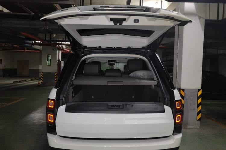 Used Land Rover Range Rover 2022 3.0 L6 400 PS Classic Extended Version
