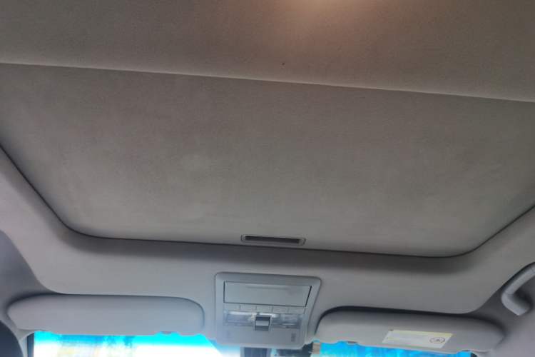 Used Chevrolet Captiva 2011 2.4 AT 5-Seater Comfort Edition Headliner