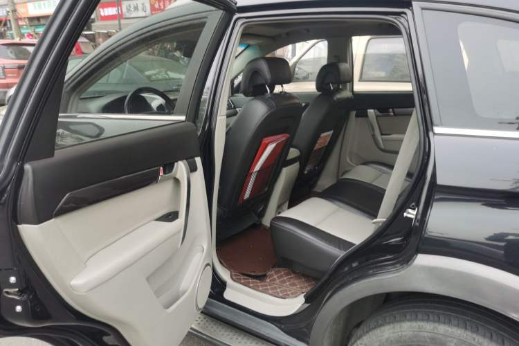 Used Chevrolet Captiva 2011 2.4 AT 5-Seater Comfort Edition Left Rear Seat