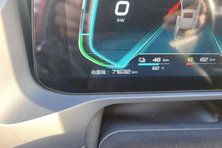 Used BYD Qin Pro New Energy 2018 DM 1.5TI Automatic Smart Connect Elite Model Odometer Close Up