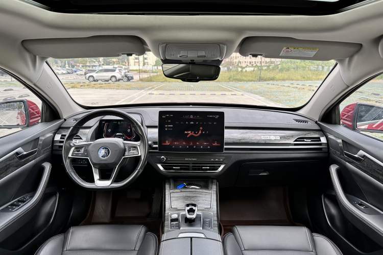 Used BYD Qin Pro New Energy 2018 DM 1.5TI Automatic Smart Connect Elite Model Center Console