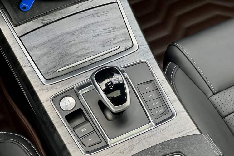 Used BYD Qin Pro New Energy 2018 DM 1.5TI Automatic Smart Connect Elite Model Gear Lever