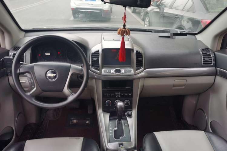 Used Chevrolet Captiva 2011 2.4 AT 5-Seater Comfort Edition Center Console