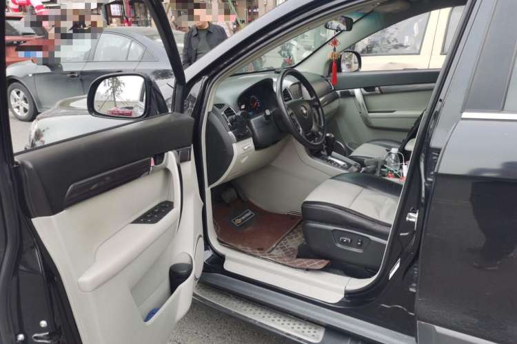 Used Chevrolet Captiva 2011 2.4 AT 5-Seater Comfort Edition Driver Seat