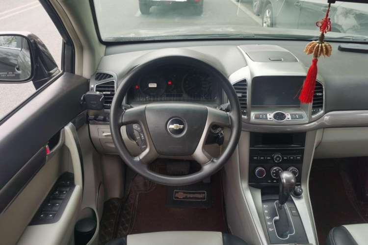 Used Chevrolet Captiva 2011 2.4 AT 5-Seater Comfort Edition Steering Wheel