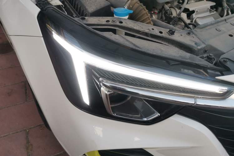 Used Roewe i6 MAX New Energy 2020 1.5T PHEV Cool & Stylish Skyroof Edition Right Front Headlight