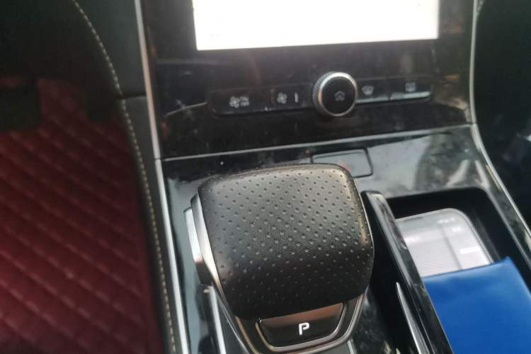 Used Roewe i6 MAX New Energy 2020 1.5T PHEV Cool & Stylish Skyroof Edition Gear Lever