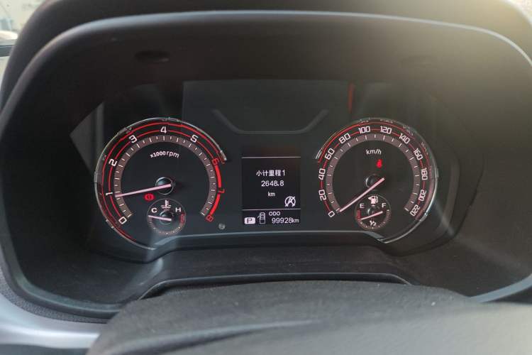 Used SAIC MAXUS T60 2017 2.0T Gasoline Automatic Two-Wheel Drive High-Ride Elite Model with Extended Cabin