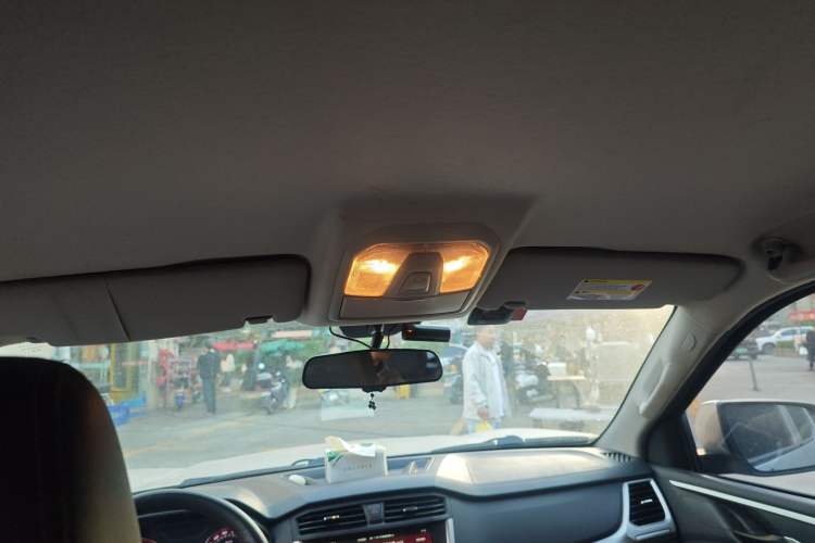 Used SAIC MAXUS T60 2017 2.0T Gasoline Automatic Two-Wheel Drive High-Ride Elite Model with Extended Cabin