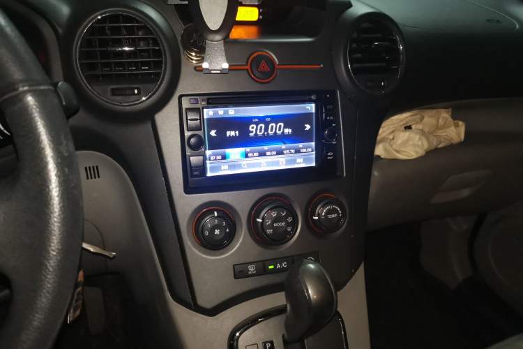 Used Kia  2011 2.0L 7-Seater Automatic Standard Edition