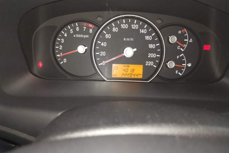 Used Kia  2011 2.0L 7-Seater Automatic Standard Edition