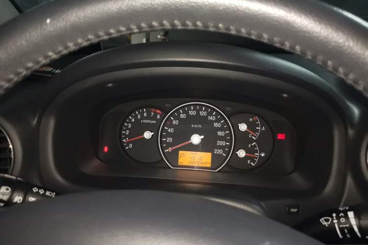 Used Kia  2011 2.0L 7-Seater Automatic Standard Edition