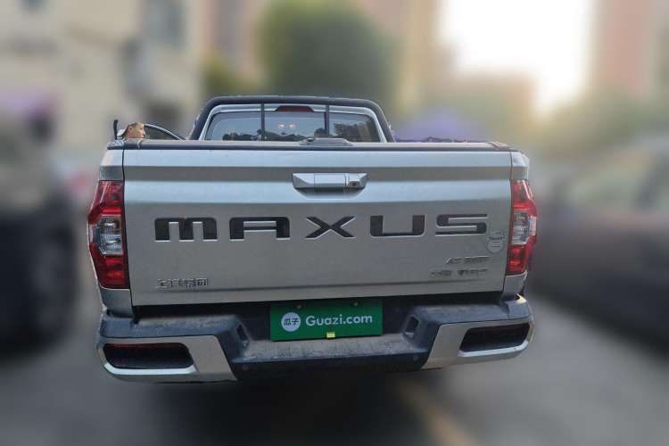 Used SAIC MAXUS T60 2017 2.0T Gasoline Automatic Two-Wheel Drive High-Ride Elite Model with Extended Cabin