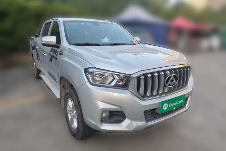 Used SAIC MAXUS T60 2017 2.0T Gasoline Automatic Two-Wheel Drive High-Ride Elite Model with Extended Cabin