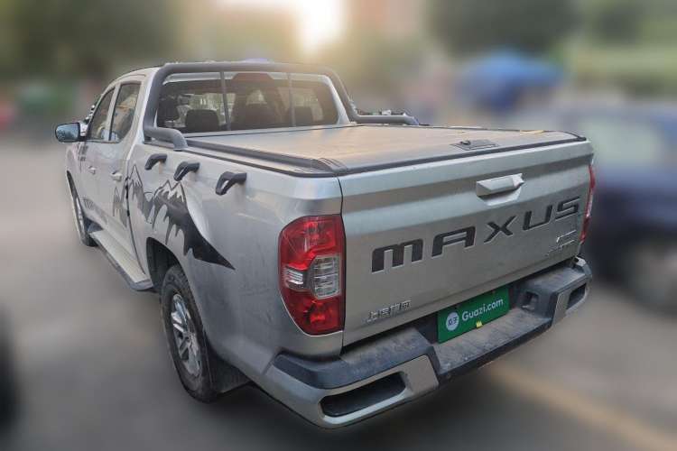 Used SAIC MAXUS T60 2017 2.0T Gasoline Automatic Two-Wheel Drive High-Ride Elite Model with Extended Cabin