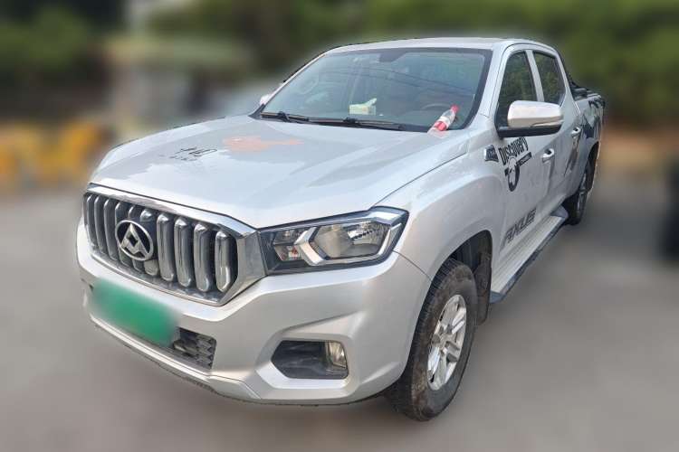 Used SAIC MAXUS T60 2017 2.0T Gasoline Automatic Two-Wheel Drive High-Ride Elite Model with Extended Cabin