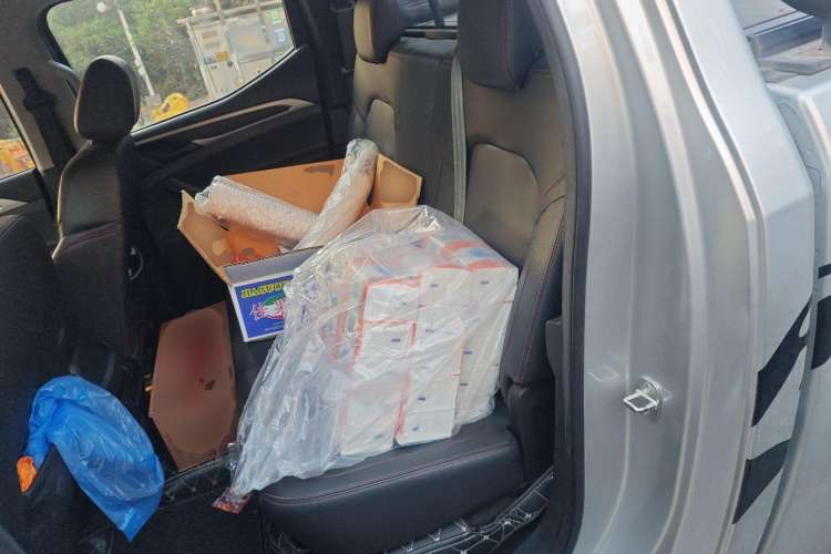 Used SAIC MAXUS T60 2017 2.0T Gasoline Automatic Two-Wheel Drive High-Ride Elite Model with Extended Cabin