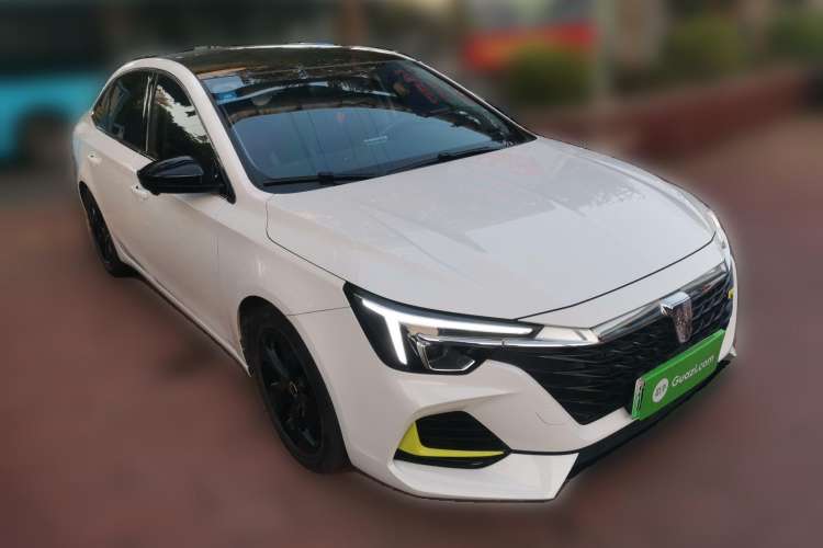 Used Roewe i6 MAX New Energy 2020 1.5T PHEV Cool & Stylish Skyroof Edition Front Right 45 Deg