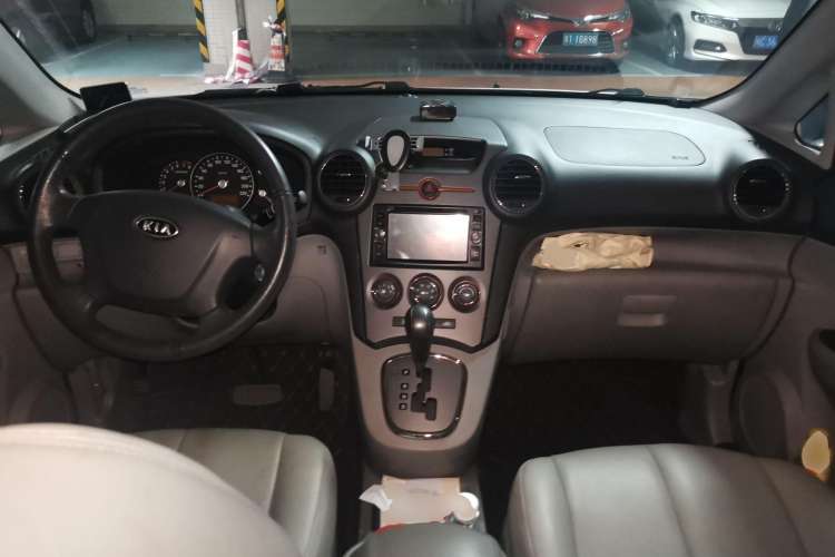 Used Kia  2011 2.0L 7-Seater Automatic Standard Edition