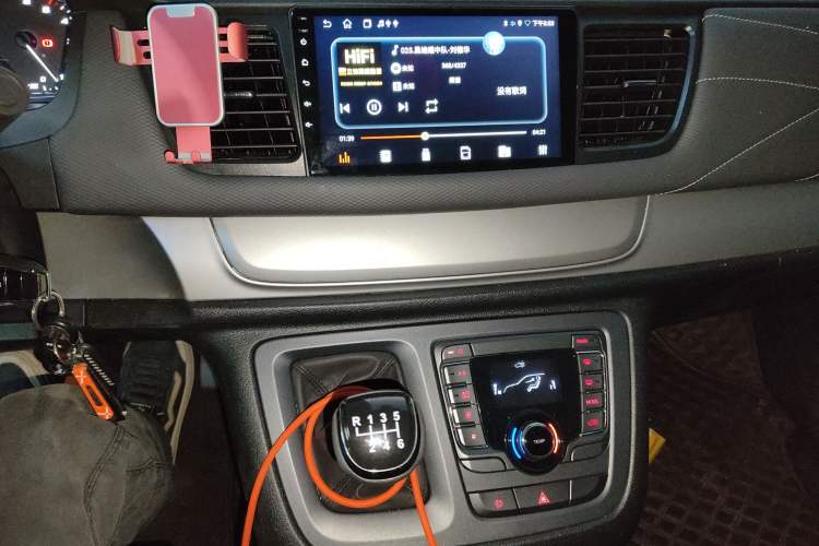 Used SAIC MAXUS G10 2023 2.0T Manual Multi-Function Version Diesel 7/8/9 Seats