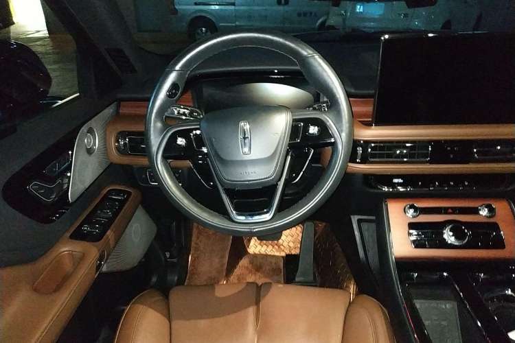 Used Lincoln Aviator 2020 3.0T V6 All-Wheel Drive Executive Version
