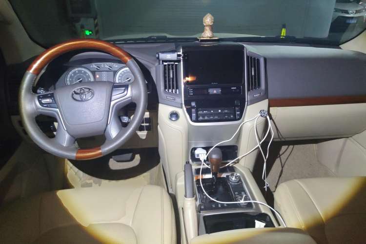 Used Toyota Land Cruiser 2016 4.0L Automatic GX-R Center Console