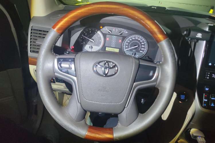 Used Toyota Land Cruiser 2016 4.0L Automatic GX-R Steering Wheel