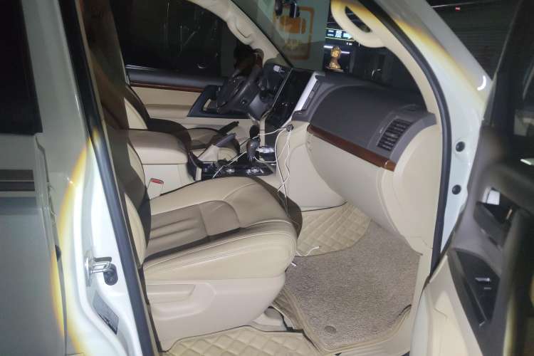 Used Toyota Land Cruiser 2016 4.0L Automatic GX-R Right Front Seat