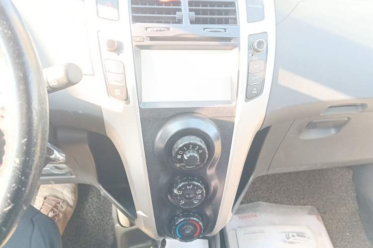 Used Toyota Yaris 2011 1.6E Automatic Charm Edition Audio And AC Panel