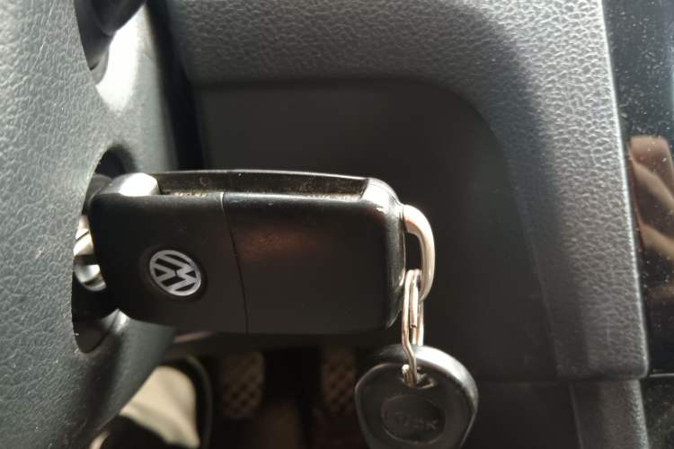 Used Volkswagen Santana 2015 1.6L Automatic Luxury Edition Vehicle Key