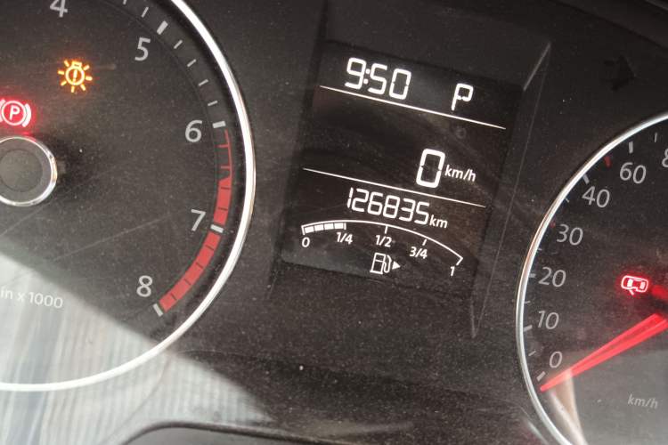 Used Volkswagen Santana 2015 1.6L Automatic Luxury Edition Odometer Close Up