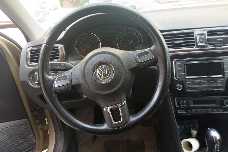 Used Volkswagen Santana 2015 1.6L Automatic Luxury Edition Steering Wheel