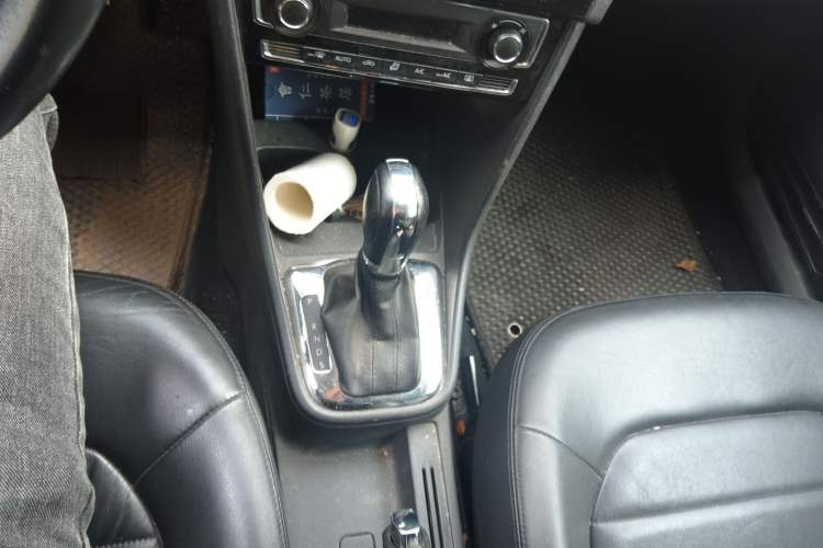 Used Volkswagen Santana 2015 1.6L Automatic Luxury Edition Gear Lever