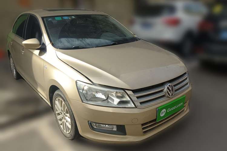 Used Volkswagen Santana 2015 1.6L Automatic Luxury Edition Front Right 45 Deg